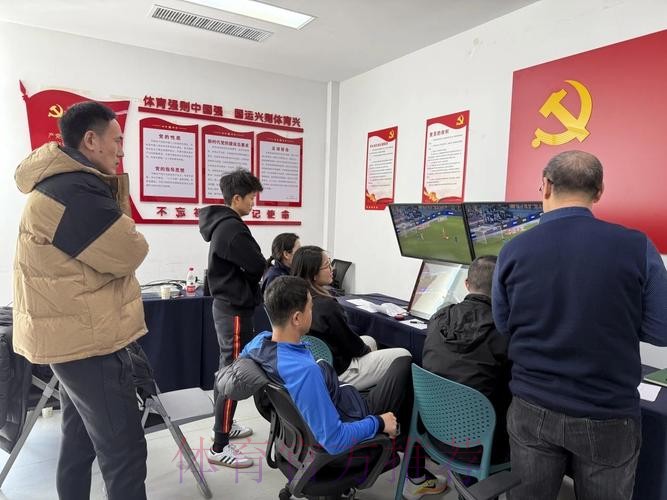 为新赛季全面推行视频助理裁判系统（VAR）中国足协组织系统培训